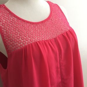 Junior’s hot pink tank top